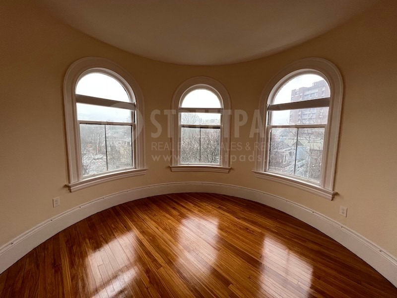 Building Photo - 2 Ware St