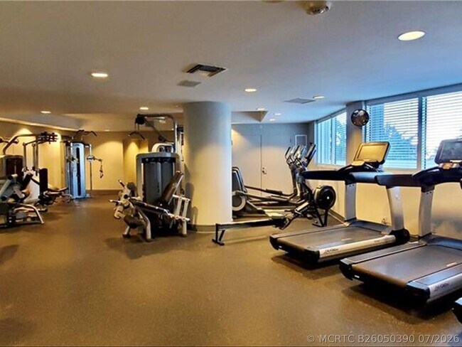 Building Photo - 3100 N Ocean Blvd
