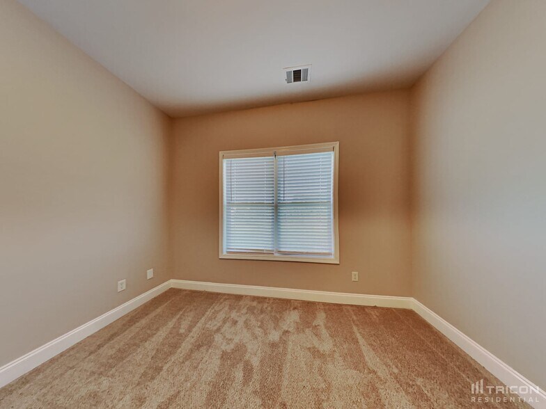 Building Photo - 2010 Tiffany Ct