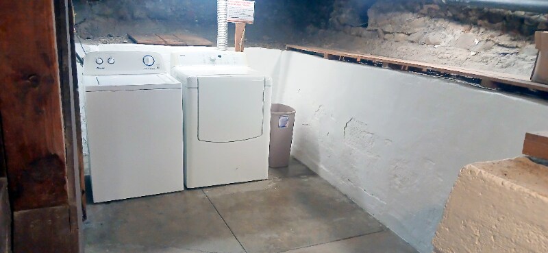 Building Photo - 606 Dodge St