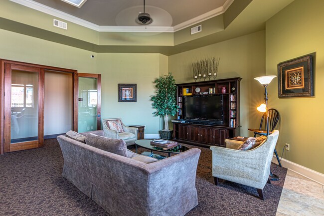Building Photo - Knoxville 37920 - Riverfront Condo for Ren...
