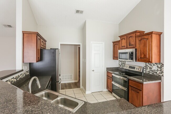 Building Photo - 2571 Hunters Pointe Dr