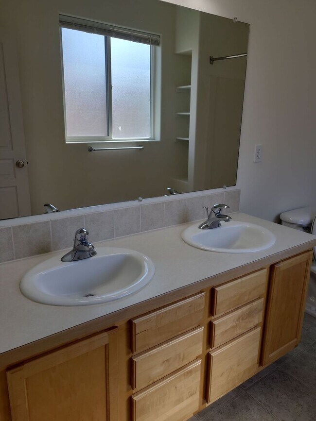 Building Photo - Sage Vista Home with Garage & All Appliances