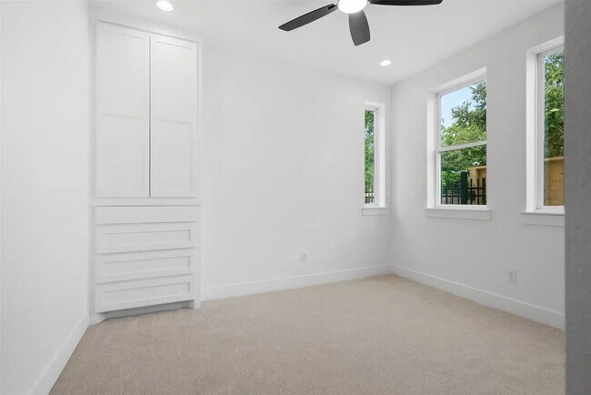 Building Photo - 3405 Hutchins St
