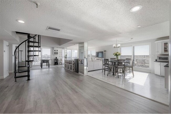 Building Photo - 201 W Laurel St