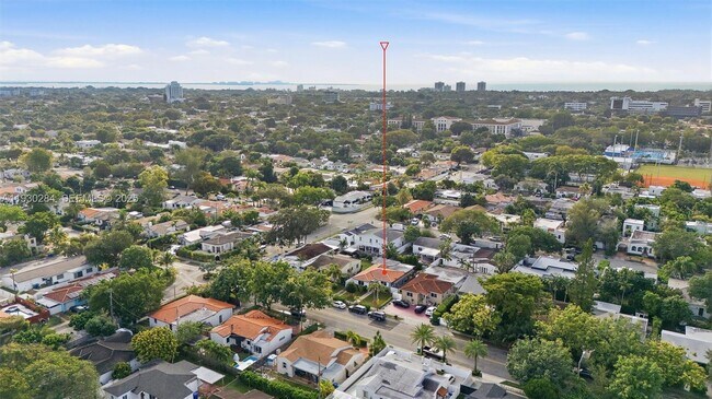 Building Photo - 2120 SW 16th St