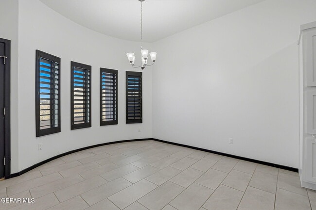 Building Photo - 13817 Summer View Ave