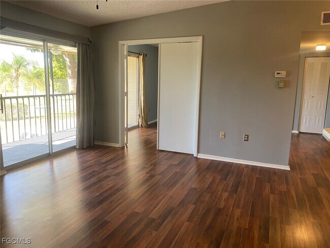 Building Photo - 5713 Foxlake Dr