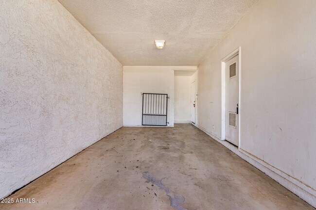 Building Photo - 13039 N 70th St