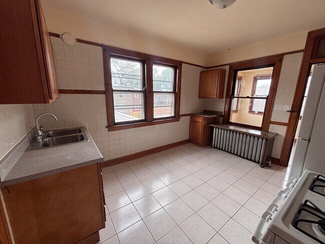 Building Photo - 3354 S Lituanica Ave