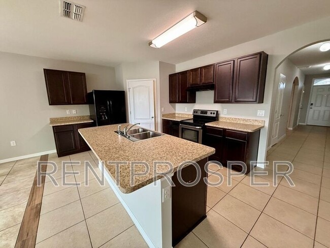 Building Photo - 4222 Roberta Dr