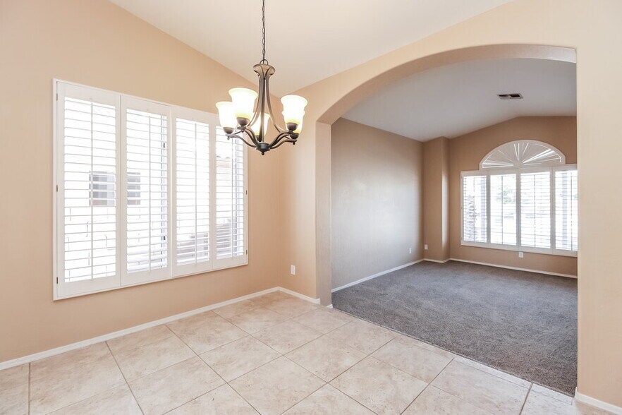 Building Photo - 1907 W Pinon Ct