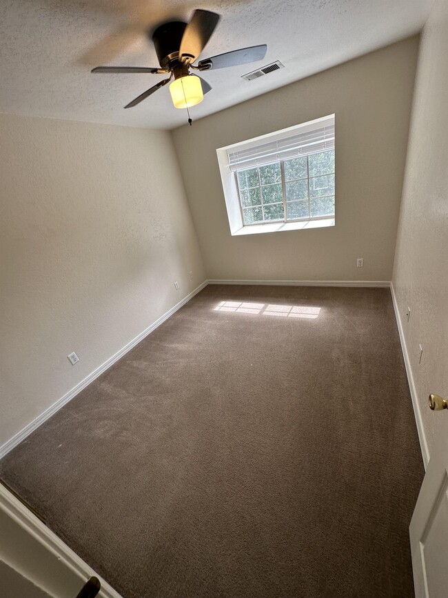 Building Photo - 2561 S Gravel Ln