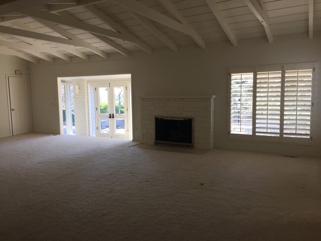 Building Photo - 1563 Sonado Rd