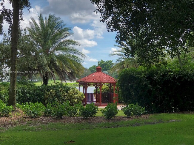 Building Photo - 1831 Sabal Palm Dr