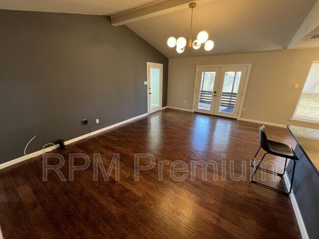 Building Photo - 10494 Wade Dr