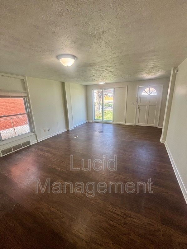 Building Photo - 3633 Kahlert Ave