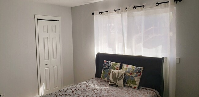 Building Photo - 3195 White Cir