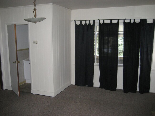 Building Photo - 3 Bedroom Home in Beechview - 1.5 Bath.