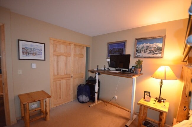 Building Photo - Dogs negotiable! Gondola and Main Street steps from your front door! Steam Shower!