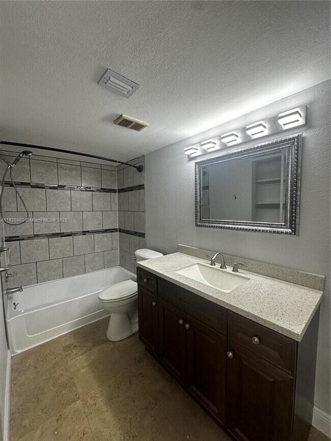Building Photo - 12760 Vista Isles Dr