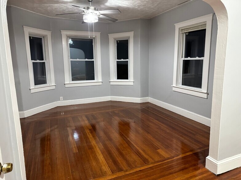 Building Photo - 16 Sabra St