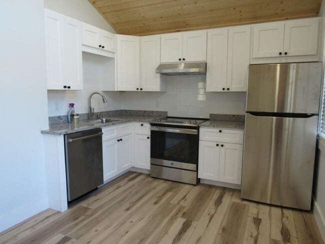 Building Photo - $1,800 - 2 Bed/2Bath Newly Renovated Unfurnished House Overlooking Downtown Sylva