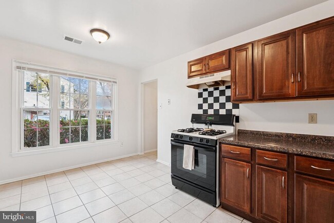 Building Photo - 5450 Lighthouse Ln