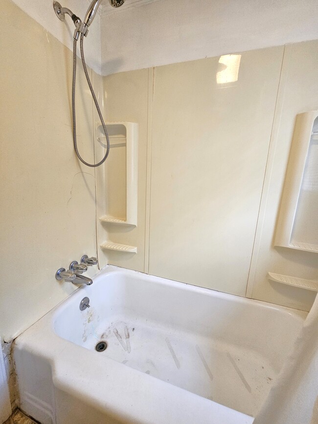 Building Photo - 134 S Blackstock Rd