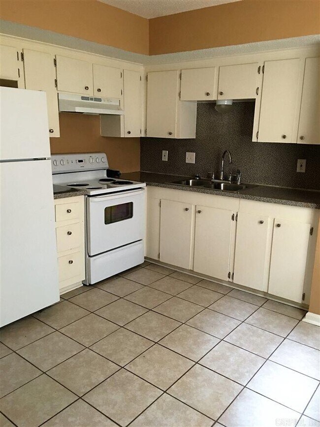 Building Photo - 6115 Queensboro Dr