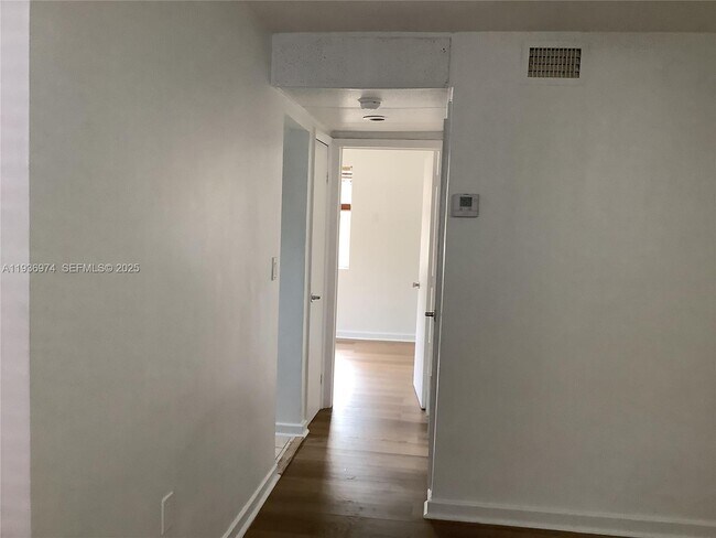 Building Photo - 420 NW 11th Ave