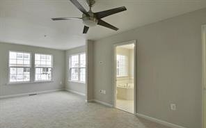 Building Photo - Beaufiful 3BR 2.5BA end unit town home wit...