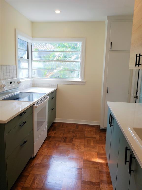 Building Photo - 707 S Lois Ave