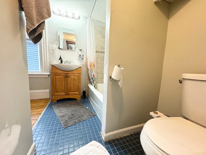 Building Photo - 172 Saint Alphonsus St