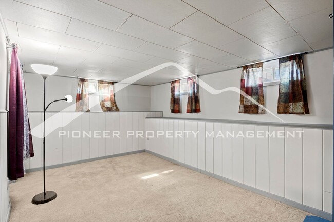 Building Photo - Updated 3-Bedroom Home with Solar, Worksho...