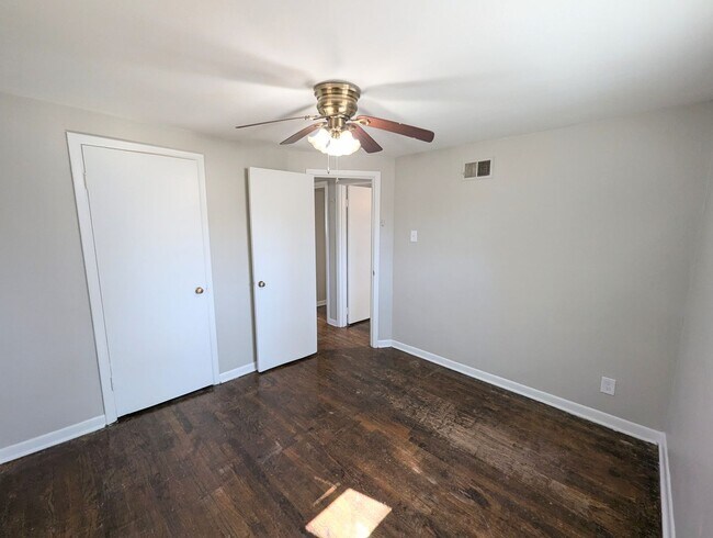 Building Photo - Cozy, Clean, and Pet-Ready on Otto