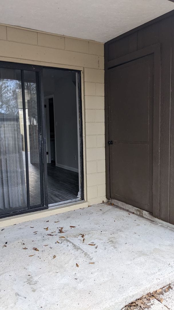 Building Photo - Linton Oaks townhouse - Completely Remodeled