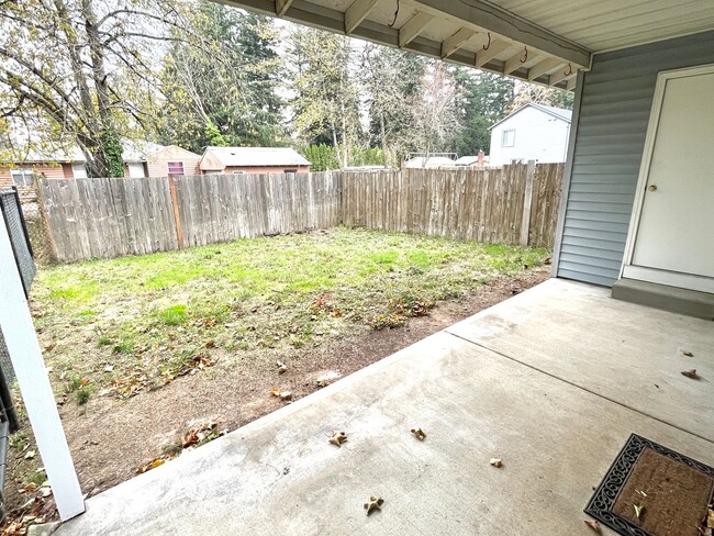 Building Photo - Centennial Neighborhood Newer Construction...