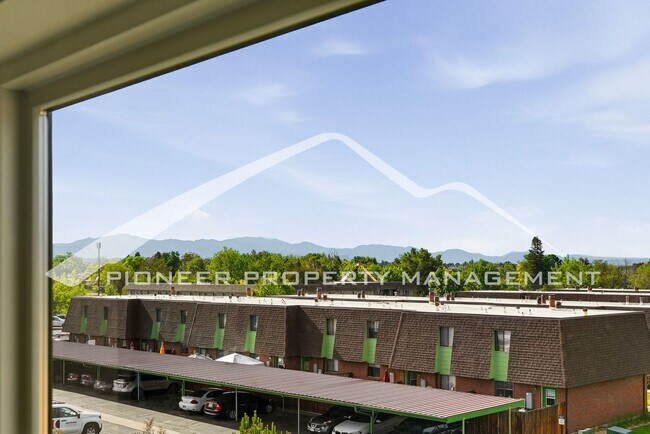 Building Photo - Spacious Townhouse with Central AC and 2-Car Garage