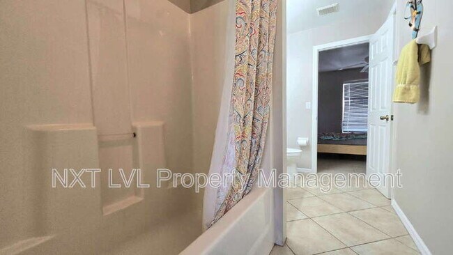 Building Photo - 4022 SW 12th Pl