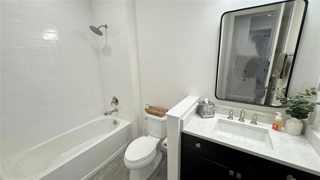 Building Photo - 14608 Barefoot Ln