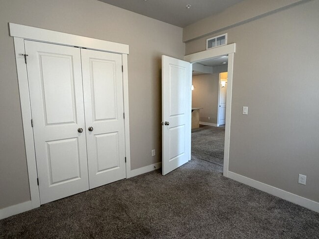 Building Photo - 4642 Hahns Peak Dr