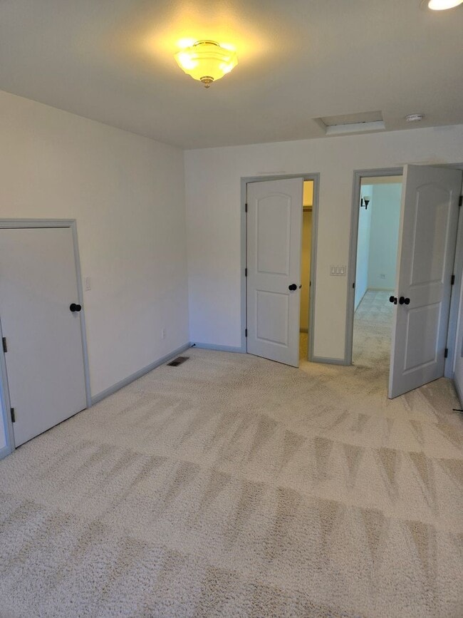 Building Photo - STATUS:AVAILABLE  | R17 | $ 2995