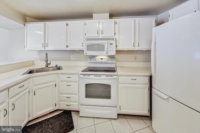 Building Photo - 11924 Redtree Way