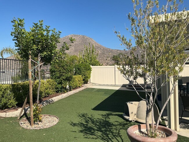 Building Photo - Riverside Home