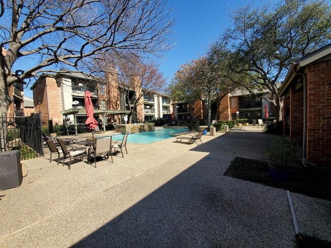 Building Photo - Charming 1-Bedroom Condo in Gated North Da...