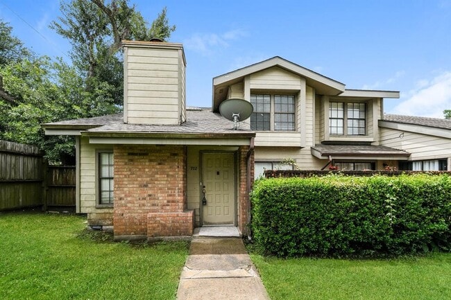 Primary Photo - 200 Pecan Dr