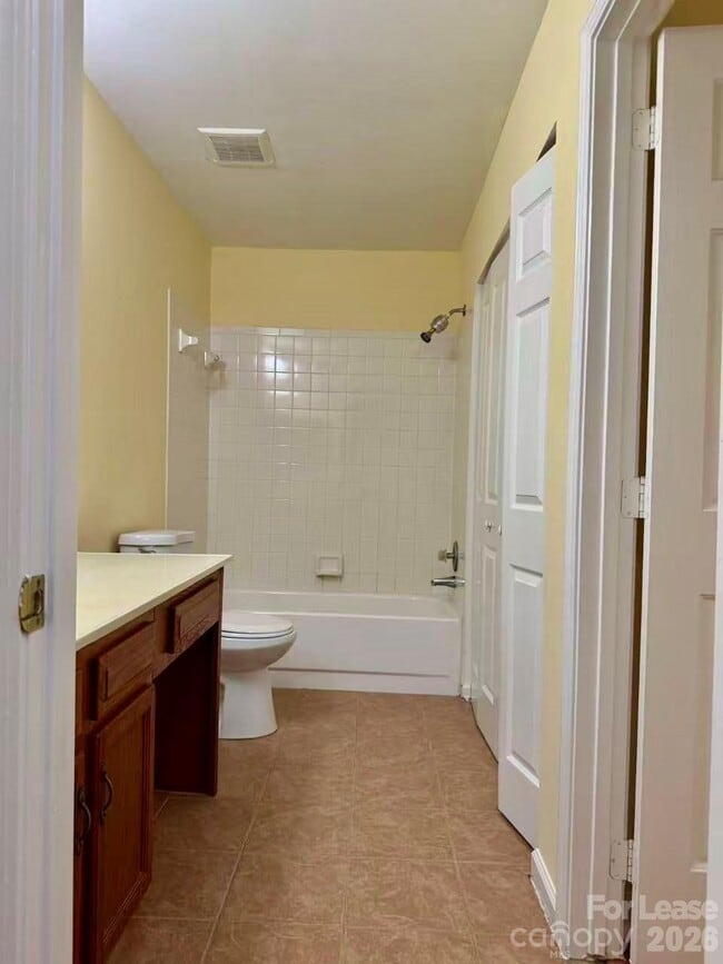 Building Photo - 8288 Golf Ridge Dr