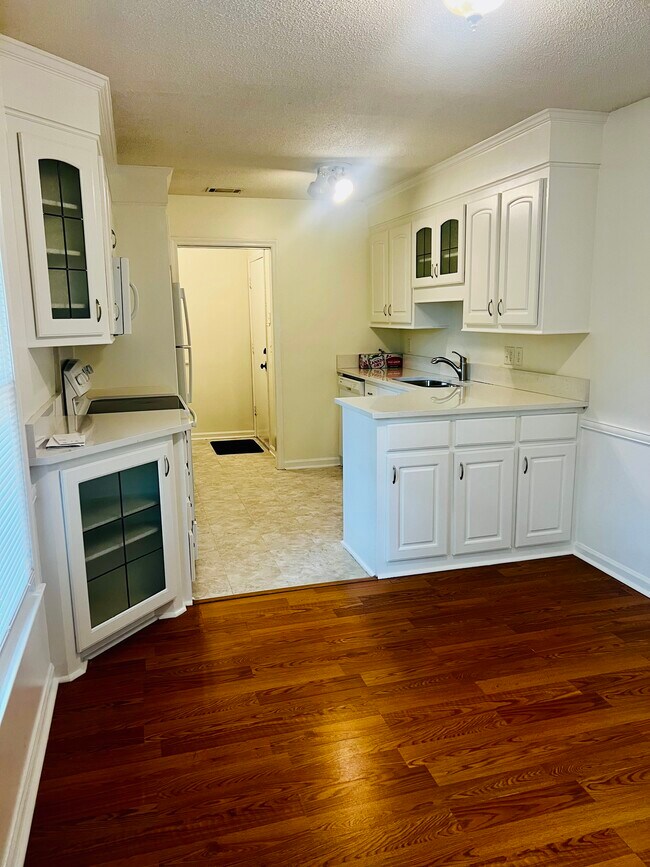 Building Photo - 1234 Island View Dr