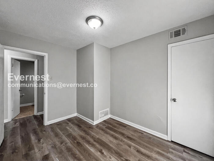 Building Photo - 4330 Almo Ave